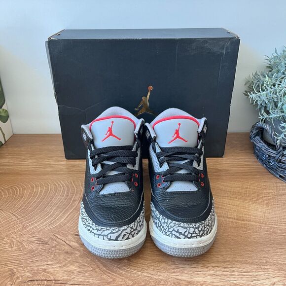 NIKE AIR JORDAN III 3 RETRO OG BG BLACK FIRE RED CEMENT GREY Size 6Y \'854261-001 main image 5